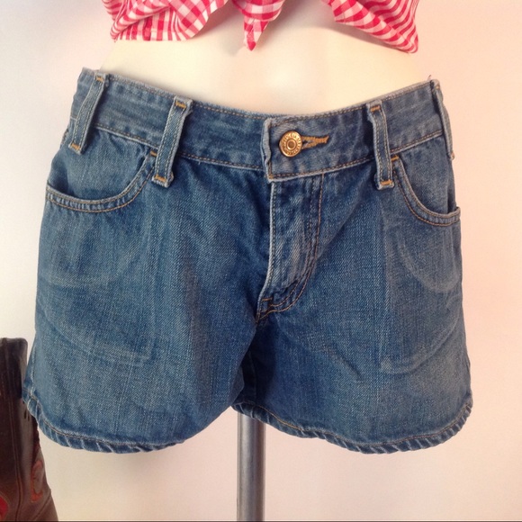 Vintage Levi’s Shorts - Picture 2 of 6